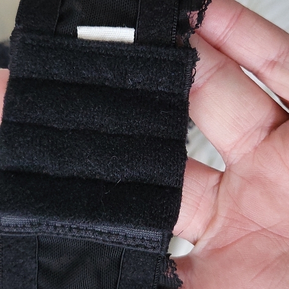 Sheer black lace bralette with adjustable hook and eye closure - Picture 8 of 11